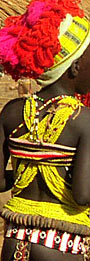 Jeune fille bassari en tenue traditionelle de f�te