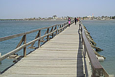 Pont menant au village de Fadiouth