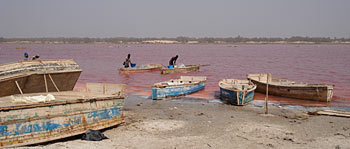 Pirogues de sel au Lac Rose