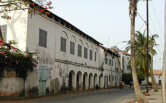 vieux b&acirc;timent &agrave; Boudody, pr&egrave;s du port de Ziguinchor