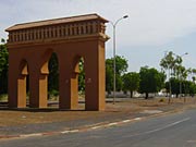 Arc de triomphe  l'entre de Louga